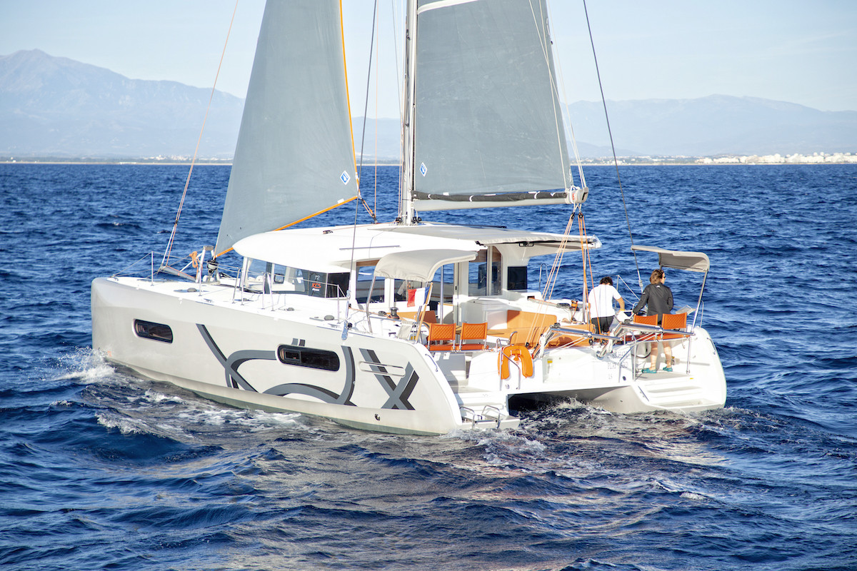 catamarano excess 12